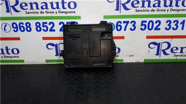 caja reles renault megane iii berlina 5p 2008