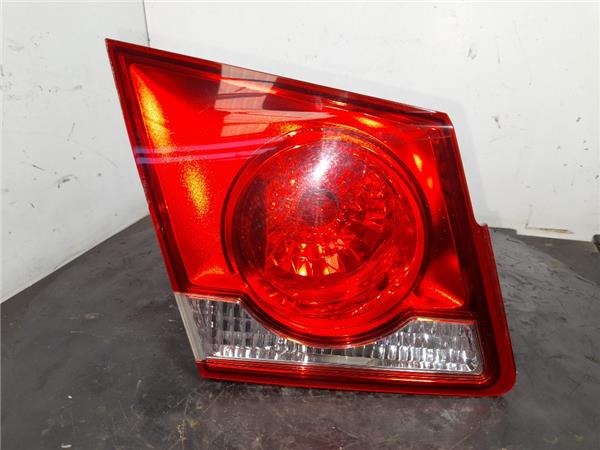 piloto porton trasero izquierdo chevrolet cru