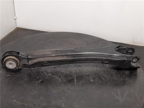 brazo superior trasero derecho mercedes benz