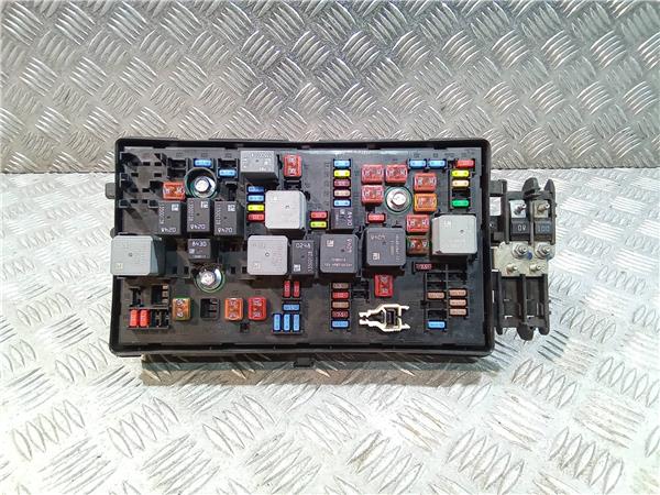 caja reles opel insignia sports tourer 2008