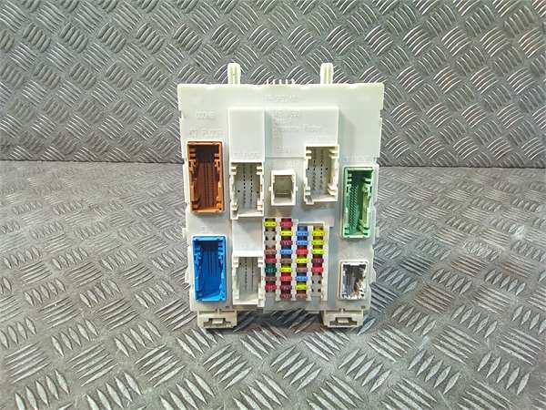 caja reles ford focus berlina cb8 2010  10 ti
