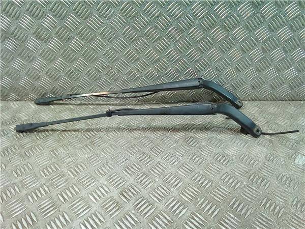 brazo limpiaparabrisas delantero derecho merc