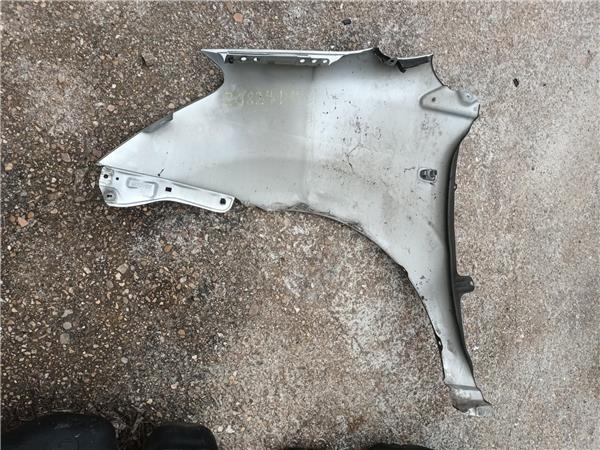 aleta delantera derecha toyota corolla verso