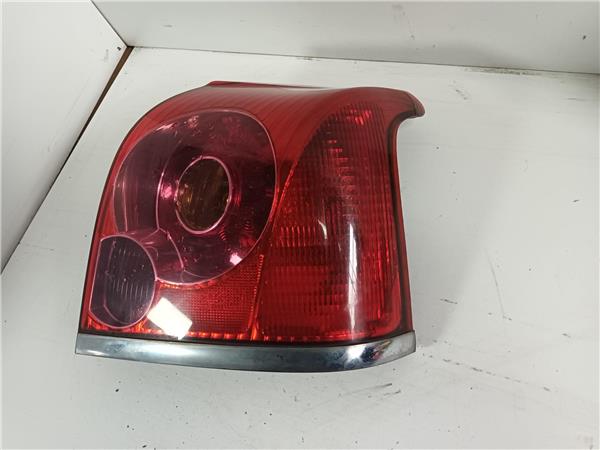 piloto trasero derecho toyota avensis berlina