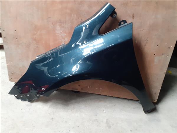 aleta delantera izquierda toyota avensis t27