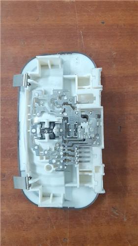 luz trasera central techo peugeot 3008 052009