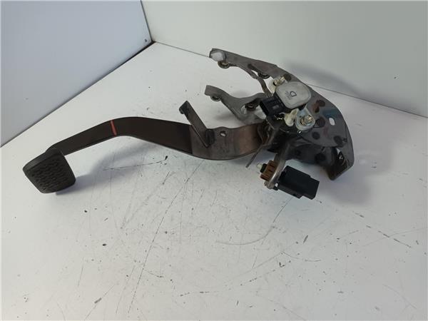 pedal freno toyota yaris xp13 2017 hibrido h
