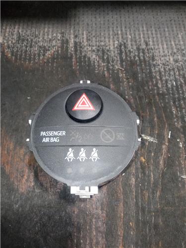 interruptor luces emergencia toyota yaris xp1