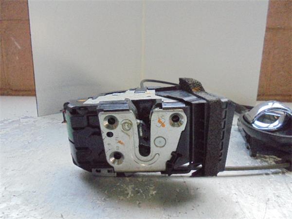 cerradura puerta delantera derecha nissan juk