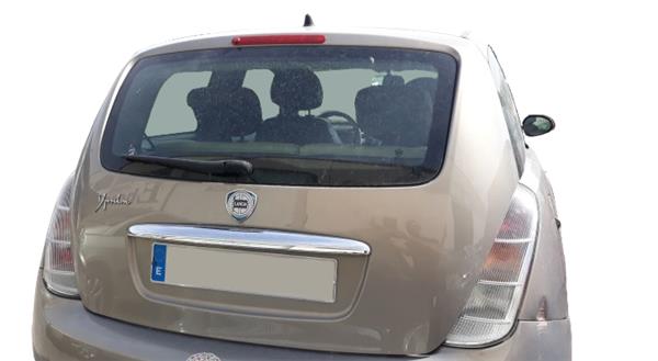 porton trasero lancia ypsilon 101 092003  14