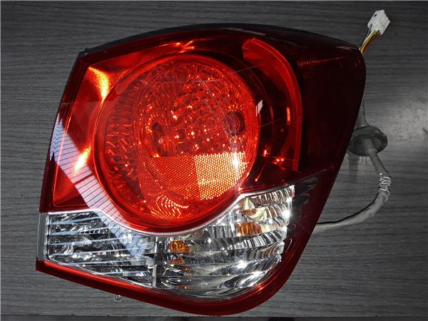 piloto trasero derecho chevrolet cruze 5 puer