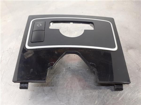 moldura puerta delantera derecha mercedes cla