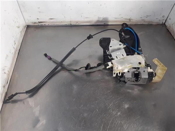 cerradura puerta trasera derecha mercedes cla