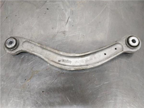 brazo superior trasero derecho mercedes clase