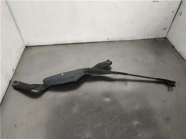 brazo limpiaparabrisas delantero derecho merc