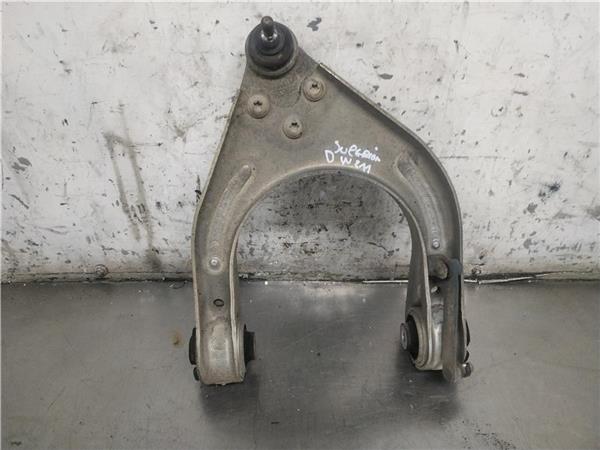 brazo superior delantero derecho mercedes cla