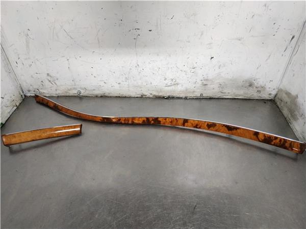 moldura puerta delantera derecha mercedes cla