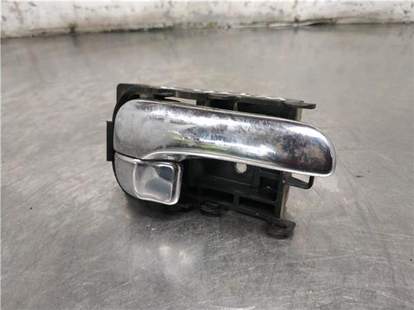 manilla interior puerta delantera derecha nis