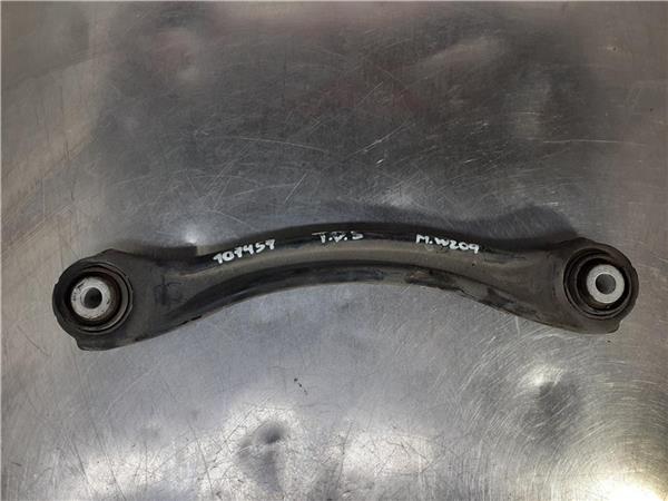 brazo superior trasero derecho mercedes clase