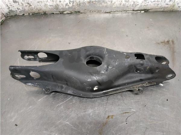 brazo inferior trasero izquierdo mercedes cla