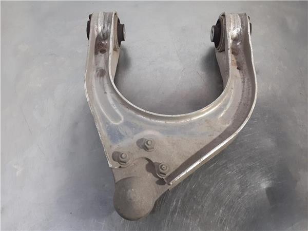 brazo superior delantero derecho mercedes cla