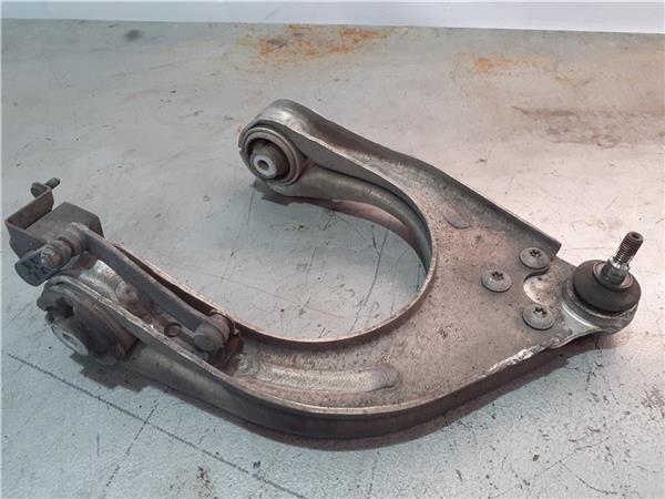 brazo superior delantero derecho mercedes cla