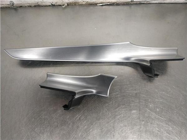 moldura puerta delantera derecha mercedes cla