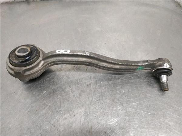 brazo superior delantero derecho mercedes cla