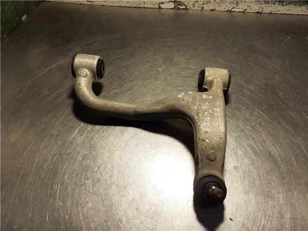 brazo superior delantero derecho mercedes cla