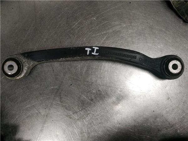 brazo superior trasero izquierdo mercedes cla