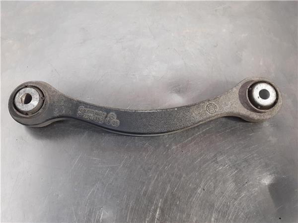 brazo superior trasero derecho mercedes clase
