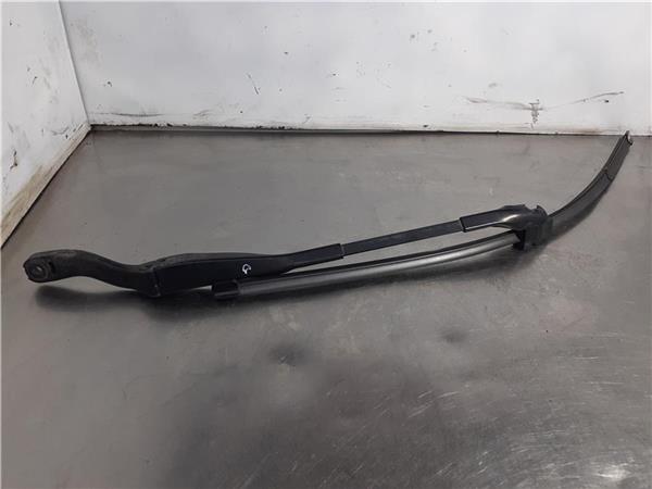 brazo limpiaparabrisas delantero derecho merc