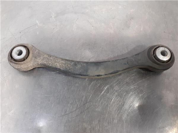 brazo superior trasero derecho mercedes clase