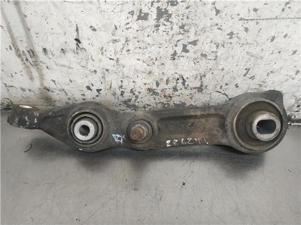 brazo superior delantero derecho mercedes cla