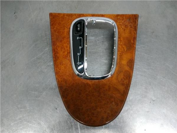 moldura puerta delantera derecha mercedes cla