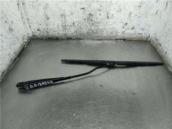 brazo limpiaparabrisas delantero derecho merc