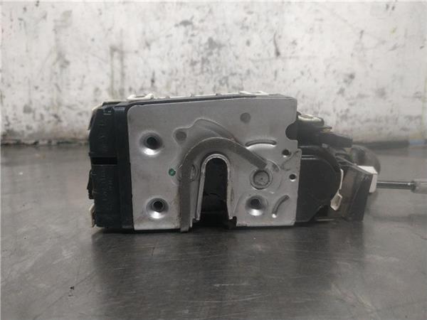 cerradura puerta trasera derecha mercedes cla