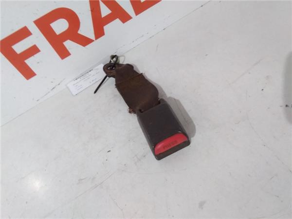 anclaje cinturon trasero izquierdo toyota hil