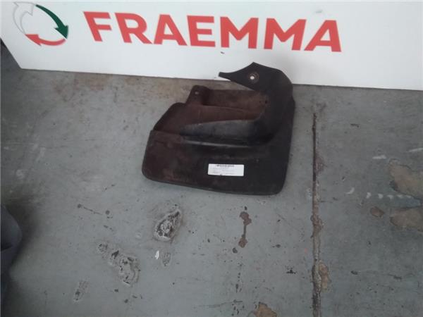 faldilla de barro delantera derecha toyota la