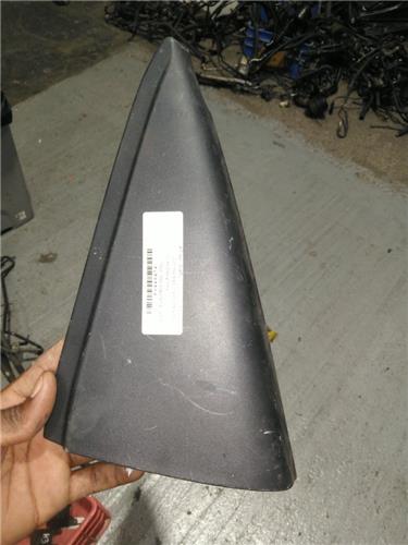 moldura puerta trasera izquierda toyota yaris