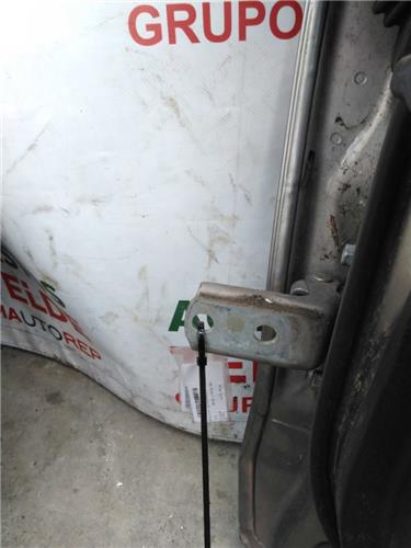 bisagra inferior puerta trasera derecha toyot