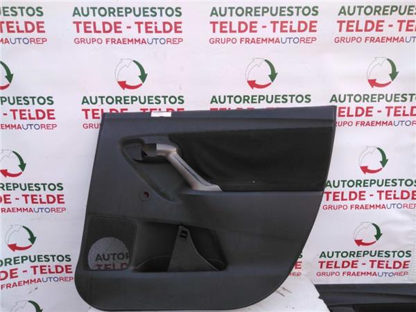 guarnecido puerta trasera derecha toyota coro