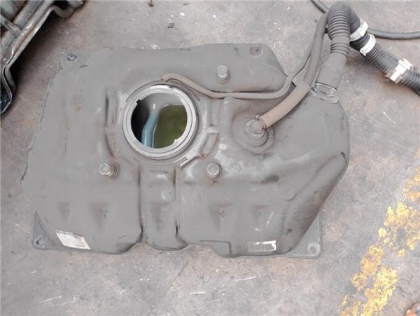 deposito combustible toyota yaris p13 2014 1