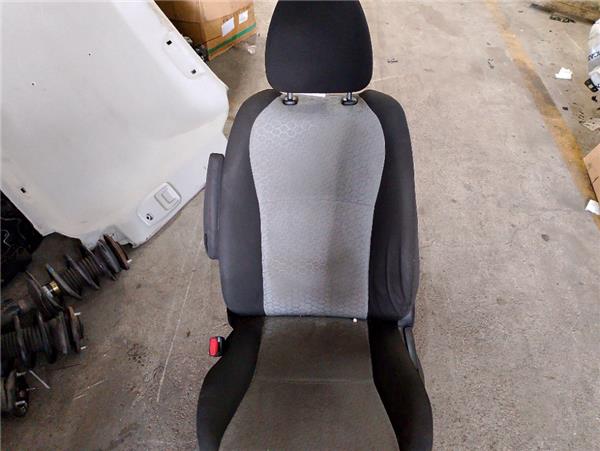 asiento delantero izquierdo toyota yaris p13