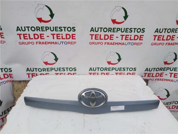 moldura porton trasero toyota corolla verso 2
