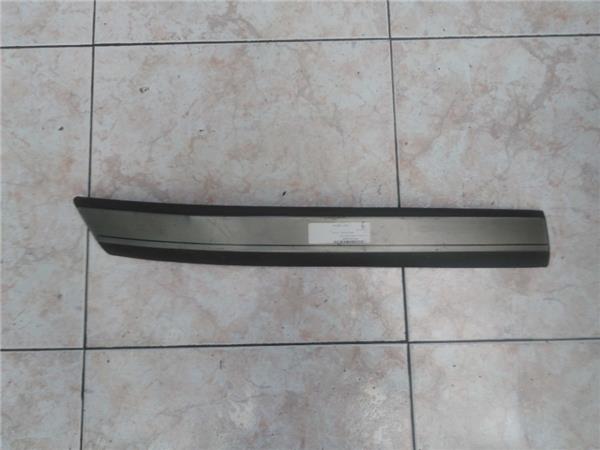 moldura puerta trasera derecha toyota land cr