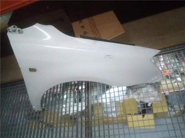 aleta delantera derecha toyota avensis 2003 s