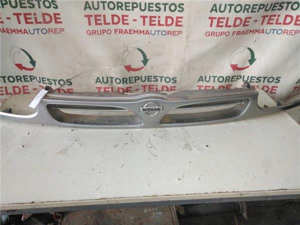 parrilla delantera nissan serena c23m 071992