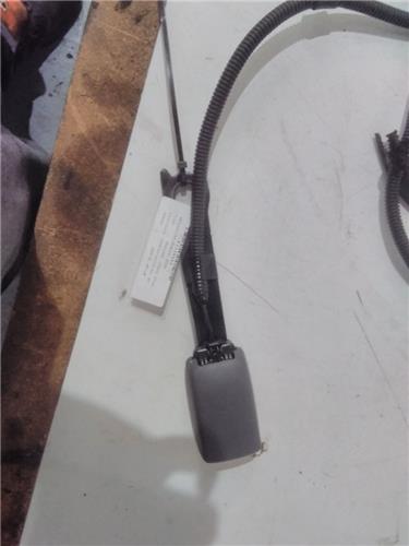 anclaje cinturon delantero derecho toyota pri