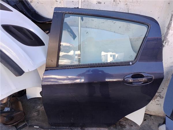 guarnecido puerta trasera izquierda toyota ya